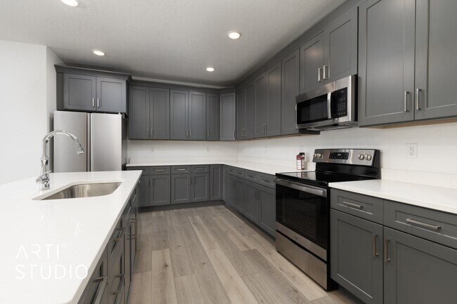 Building Photo - Modern Comfort in Midvale – 3 Bed, 2 Bath ...