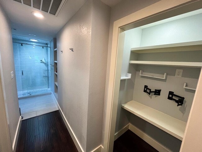 Building Photo - 903 Herndon Ln