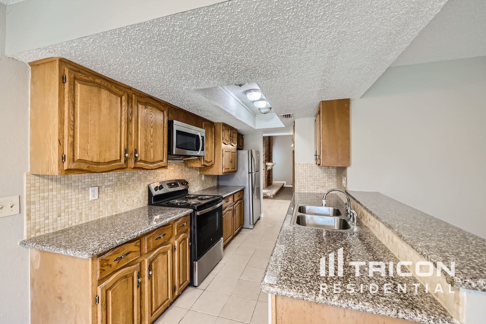 Building Photo - 3305 Castle Dr