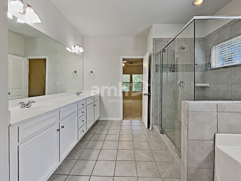 Building Photo - 3996 Woodoats Cir