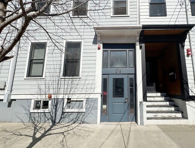 Building Photo - 276 Sumner St