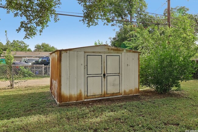 Building Photo - 623 Weizmann St