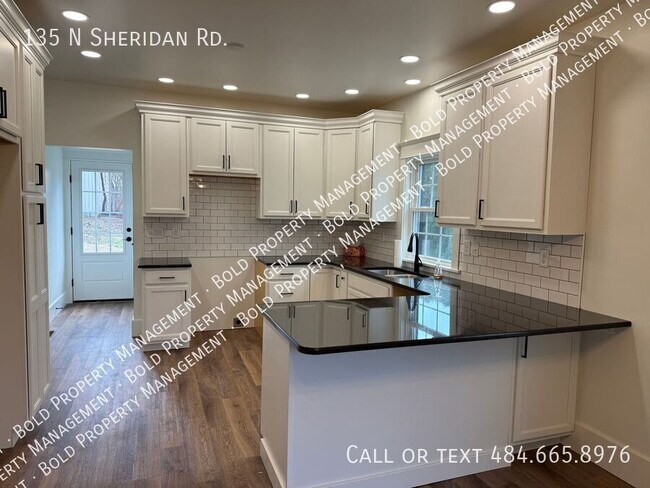 Building Photo - 135 N Sheridan Rd