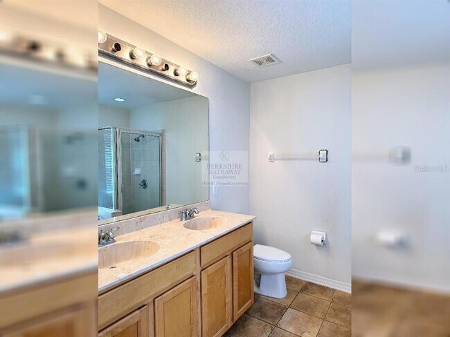 Building Photo - 7851 Foxgrove Dr