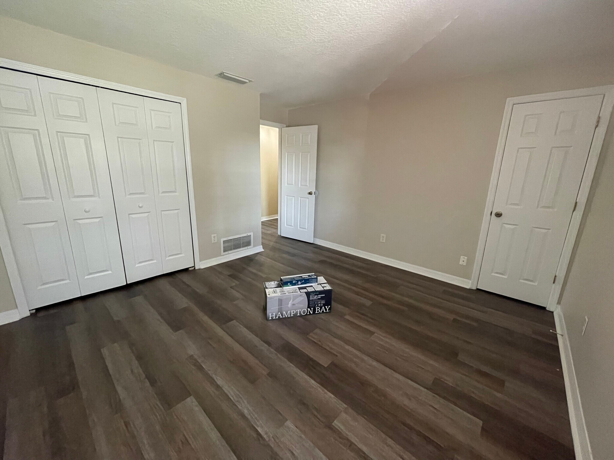 Building Photo - 4854 Tangerine Ave