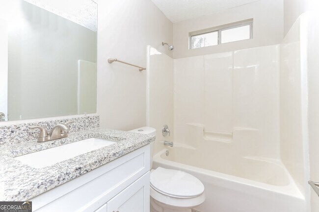 Building Photo - 330 Fallview Dr