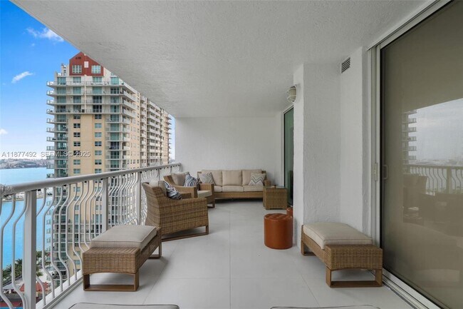 Building Photo - 1200 Brickell Bay Dr