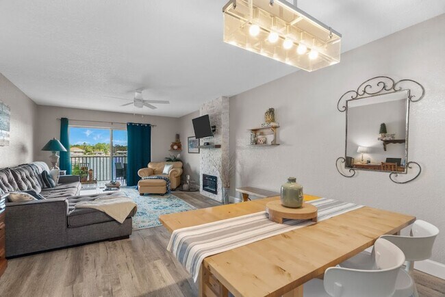 Building Photo - Waterfront Views! Fully updated 2/2 condo