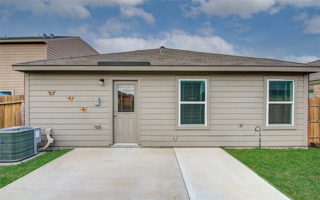 Building Photo - 6222 El Topacio Dr