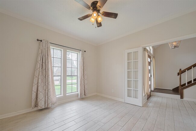 Building Photo - 5210 Holly View Dr