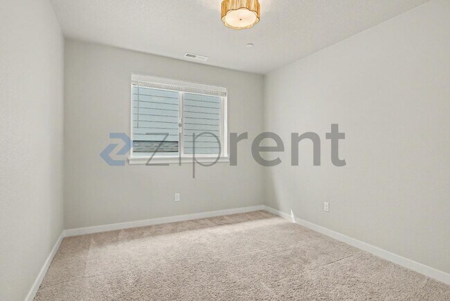 Building Photo - 8565 SW 176th Ave