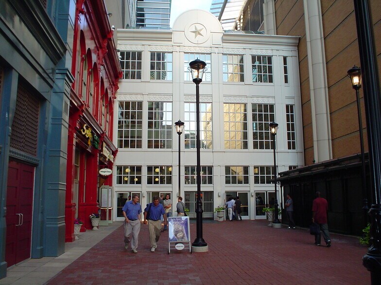 Building Photo - 777 7th St NW