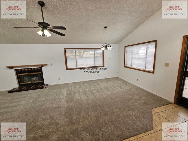 Building Photo - Grant & Silverbell Rd 3/1.5 with A/C $500 Security Deposit