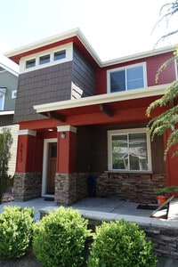 Building Photo - Beautiful Central Bench Home