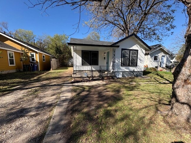 Building Photo - 4620 Bennett Ave