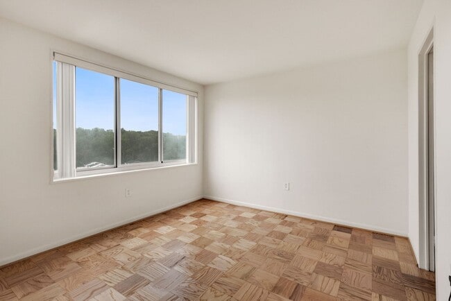 Building Photo - North Bethesda Studio - Walk to Metro - Utilities Included