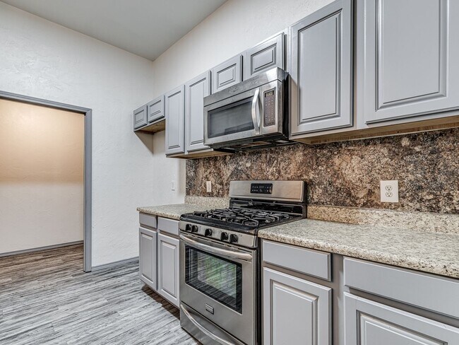 Building Photo - Updated Home + Deer Creek Schools + 3 bedr...