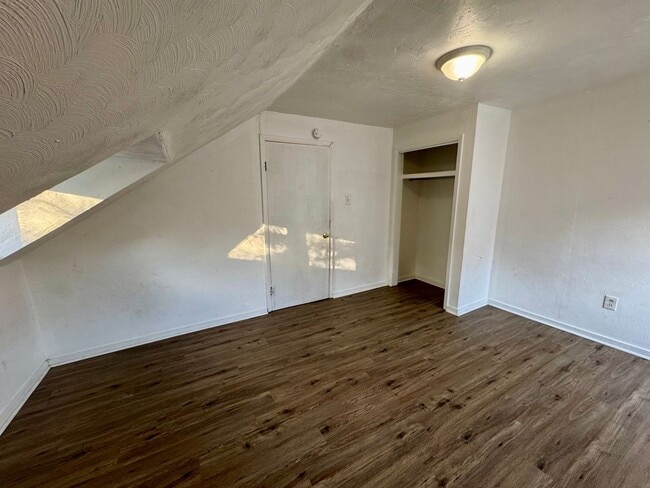 Building Photo - 2903 Stayton St