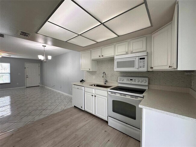 Building Photo - 22 W Country Cove Way