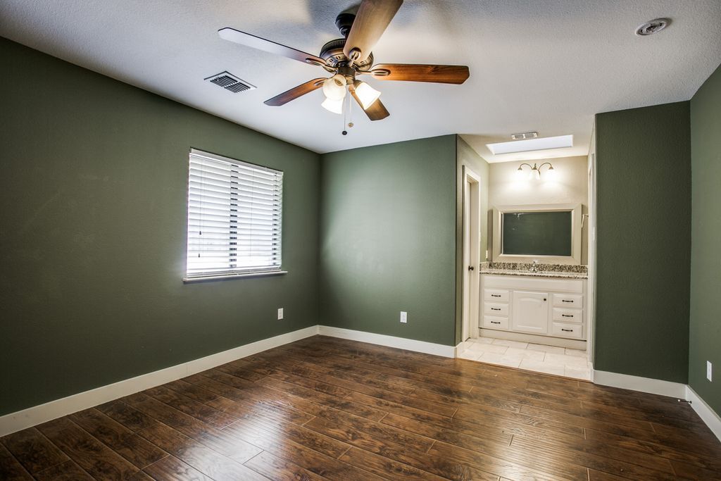 LG Bed Room - 6646 E Lovers Ln