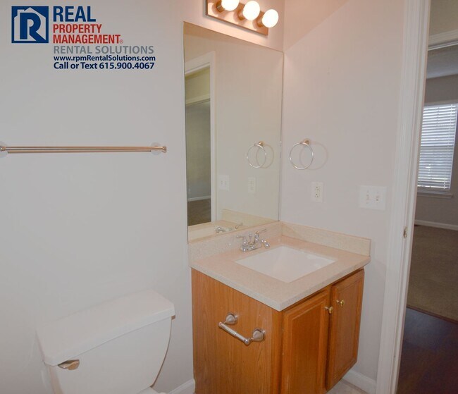 Building Photo - Great brick 3BD home near MTSU, attached 2 car garage & fenced-in back yard!