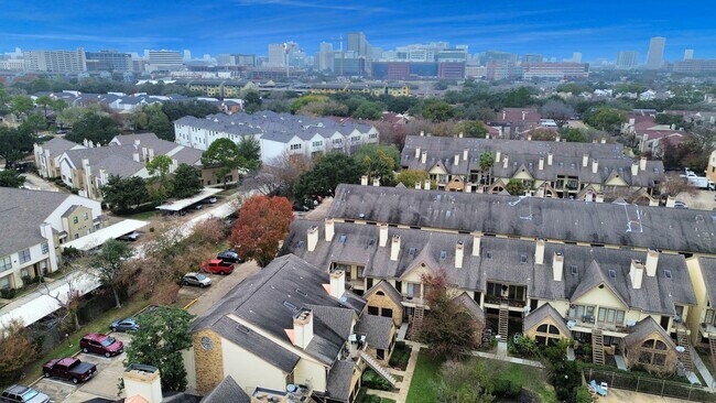 Building Photo - 2425 Holly Hall St