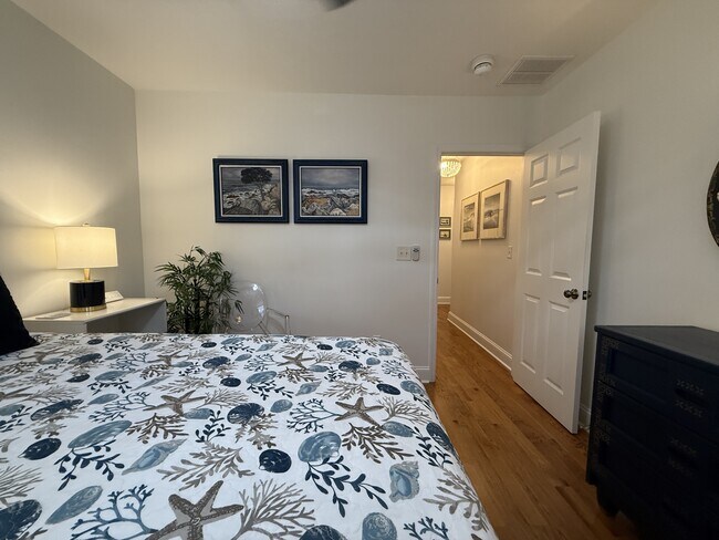 Building Photo - 2717 Oaklawn St