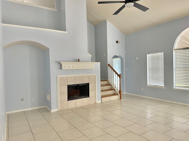 Building Photo - 14802 Bellflora Ct