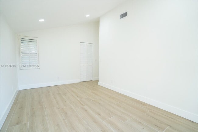 Building Photo - 16701 Bobcat Dr