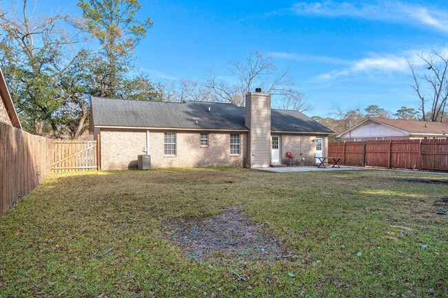 Building Photo - Charming and Fully Renovated Brick Ranch