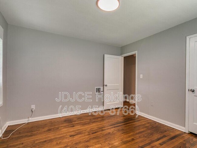 Building Photo - 422 Wilson Dr