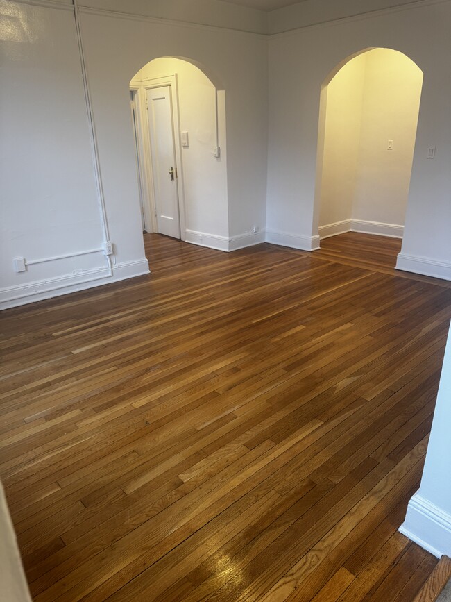 Building Photo - Teaneck Properties