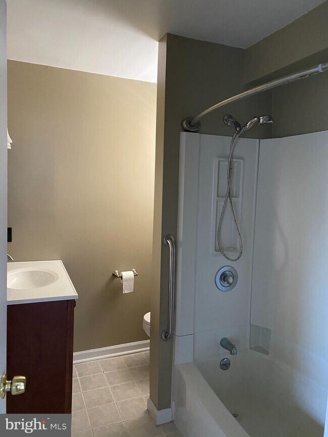 Building Photo - 5 Florence Tollgate