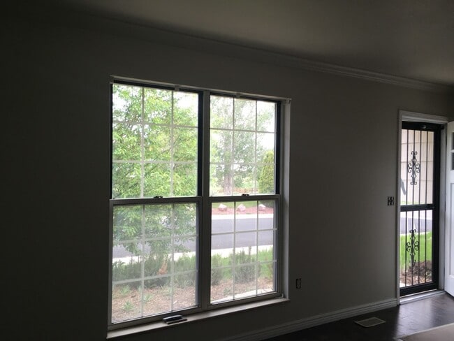 Building Photo - Beautiful Updated Beacon Hill Home - Newly...