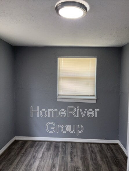 Building Photo - 605 S Disston Ave
