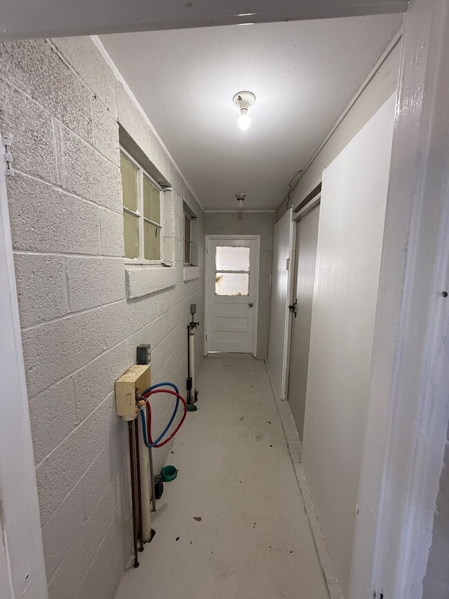 Building Photo - *AVAILABLE NOW - Total Electric* 1 Bedroom / 1 Bathroom Duplex for Rent in Midtown Columbus, GA***