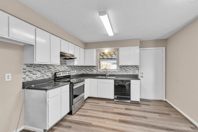 Building Photo - 4627 Hickorygate Dr