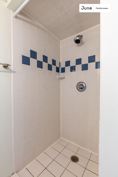 Building Photo - 216 Ascot Pl NE