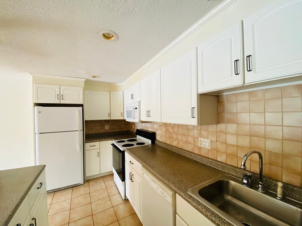 Building Photo - 50 Green St