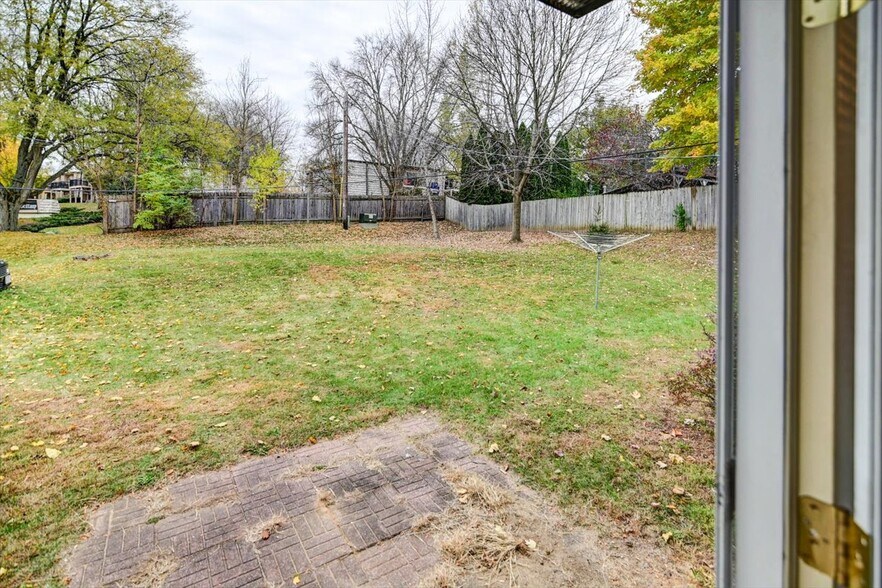 Building Photo - 7203 Fortune Dr