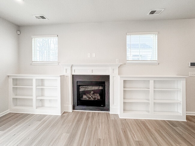 Building Photo - RENOVATED 4 BEDROOM/3 BATH IN VIRGINIA BEACH! READY FOR RENT!!