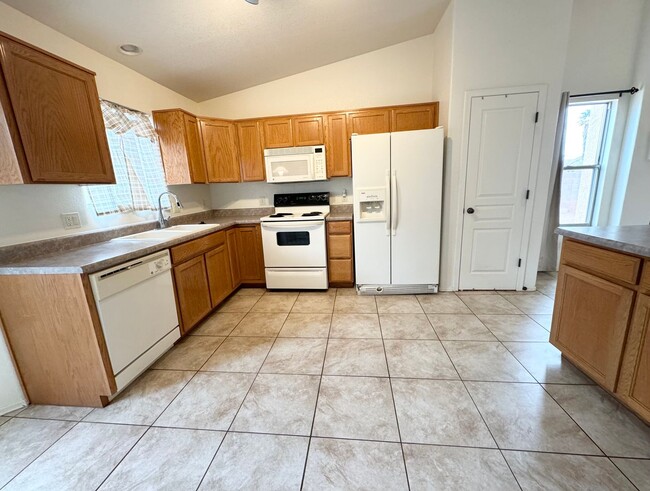 Building Photo - 4BR/2BA/2.5CG, 2057 sq.ft. rental with DOG...