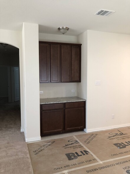 butler's pantry - 6214 Heron Dr