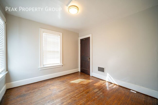 Building Photo - 828 Dennison Ave