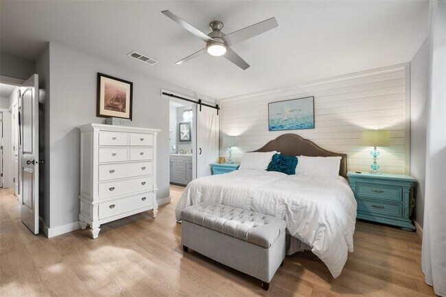 Building Photo - 117 Shady Oak Dr