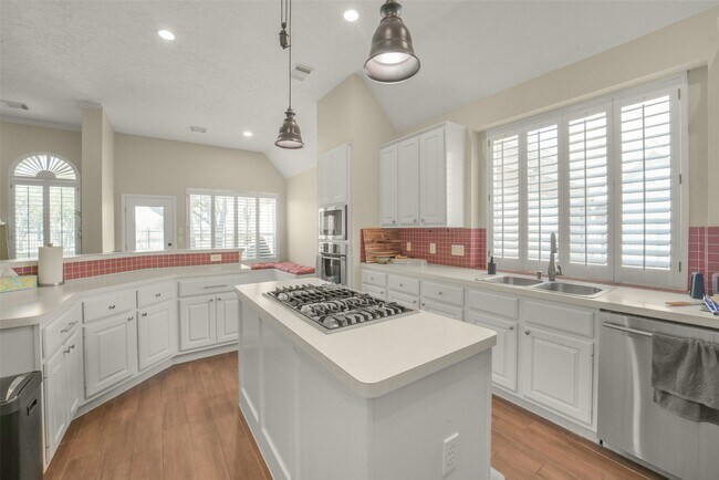 Building Photo - 1122 Wellshire Dr