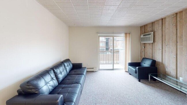 Building Photo - 912 S Forest Ave