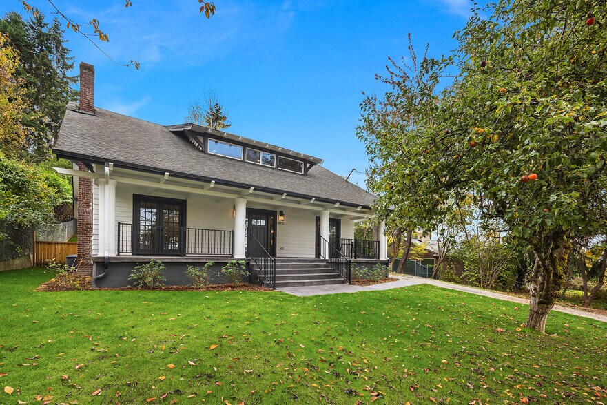 Building Photo - 10425 Des Moines Memorial Dr S