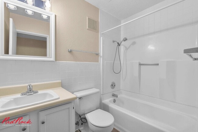 Building Photo - 1190 Pinecone Dr