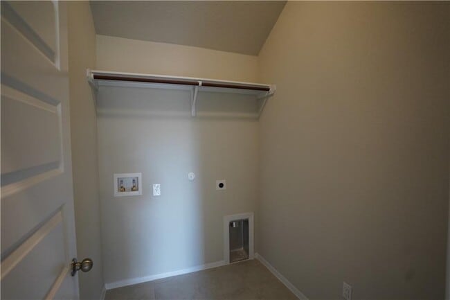 Building Photo - 131 Trailstone Dr